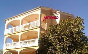Antonio Apartments